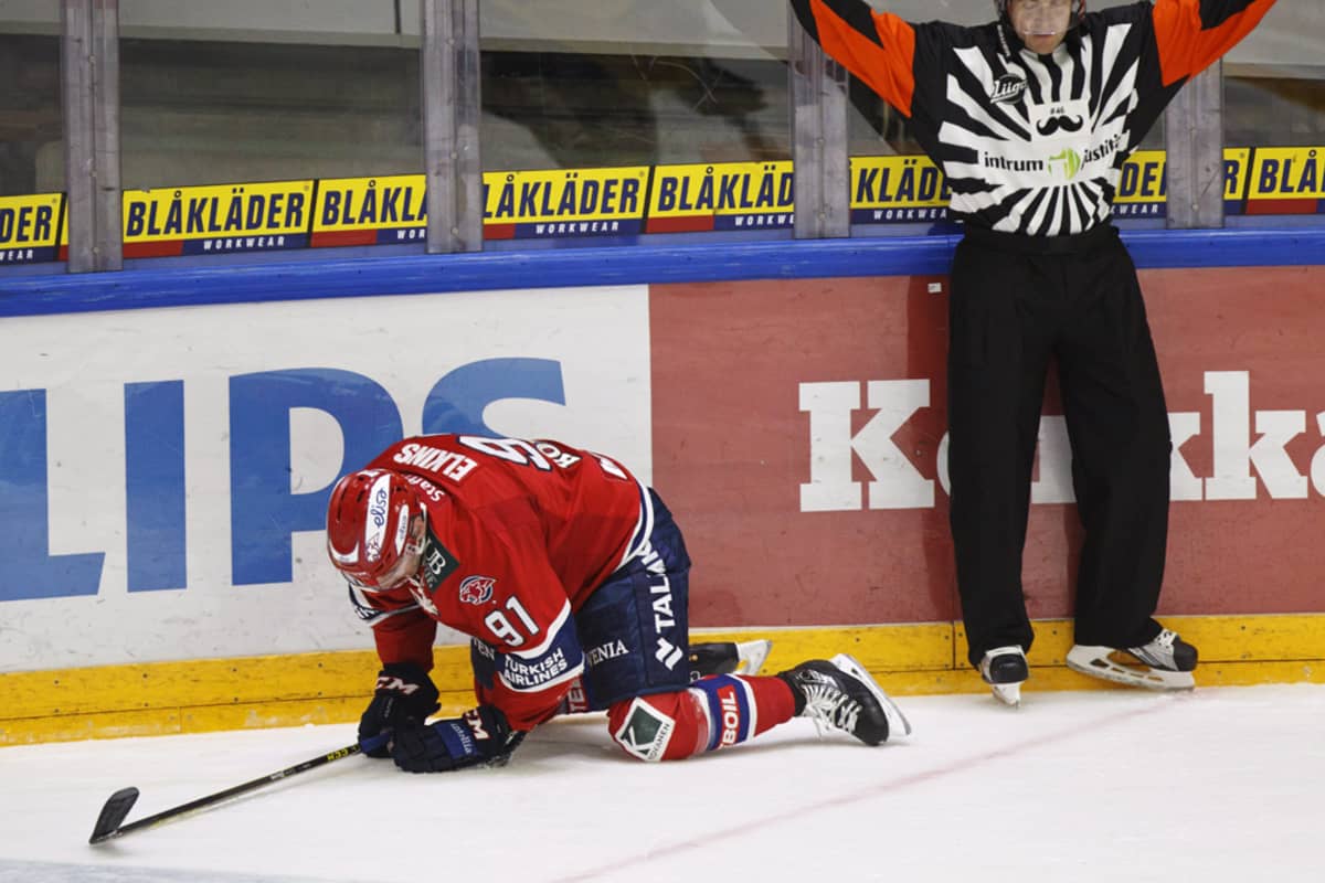 Corey Elkins loukkaantui liigaottelussa HIFK-SaiPa marraskuussa.
