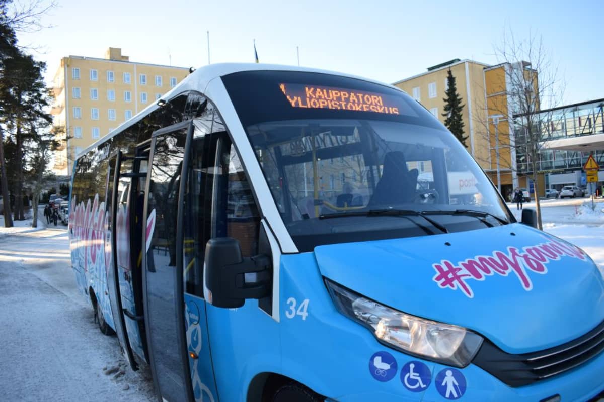 Porin Linjat citylinja keskussairaalalla bussi pikkubussi bussi pysäkillä bussipysäkillä