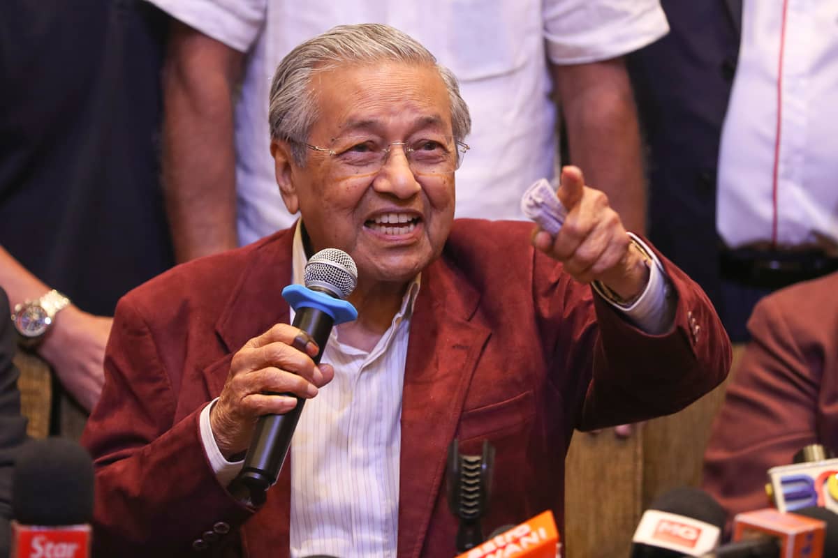 Mahathir Mohamad, Malesian vaalien voittaja, pitää puhetta vaalivoiton jälkeen.