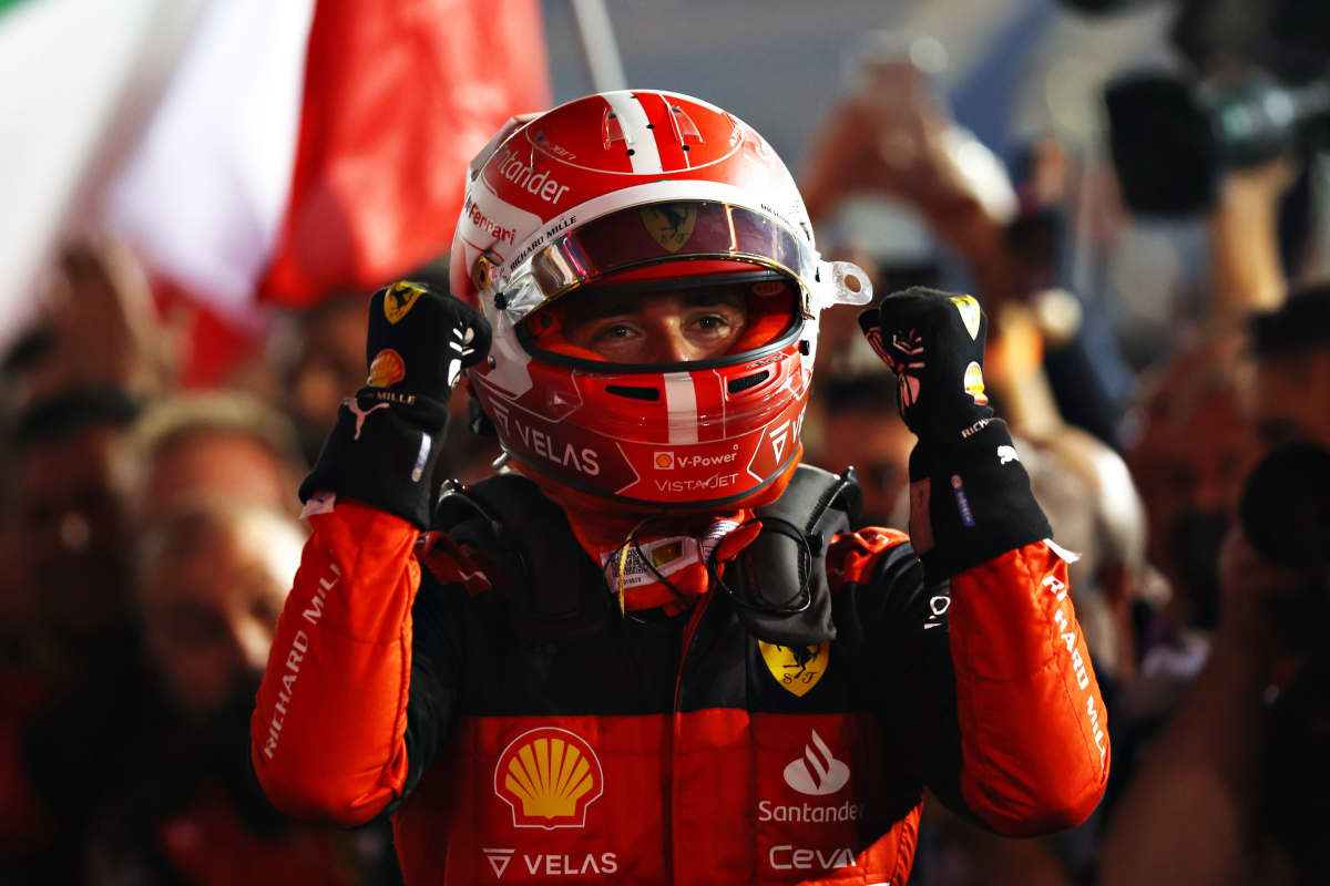 Charles Leclerc juhlii Bahrainin kisan voittoa.