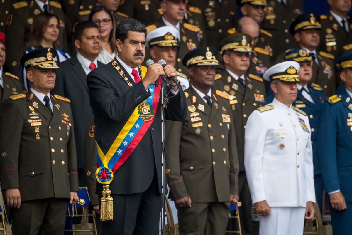 Venezuelan presidentti Nicolas Maduro pitää puhetta armeijatapahtumassa Caracasissa 5.8.2018.
