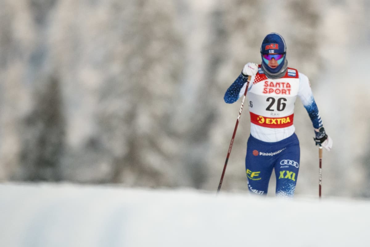 Johanna Matintalo hiihtää Rukalla.