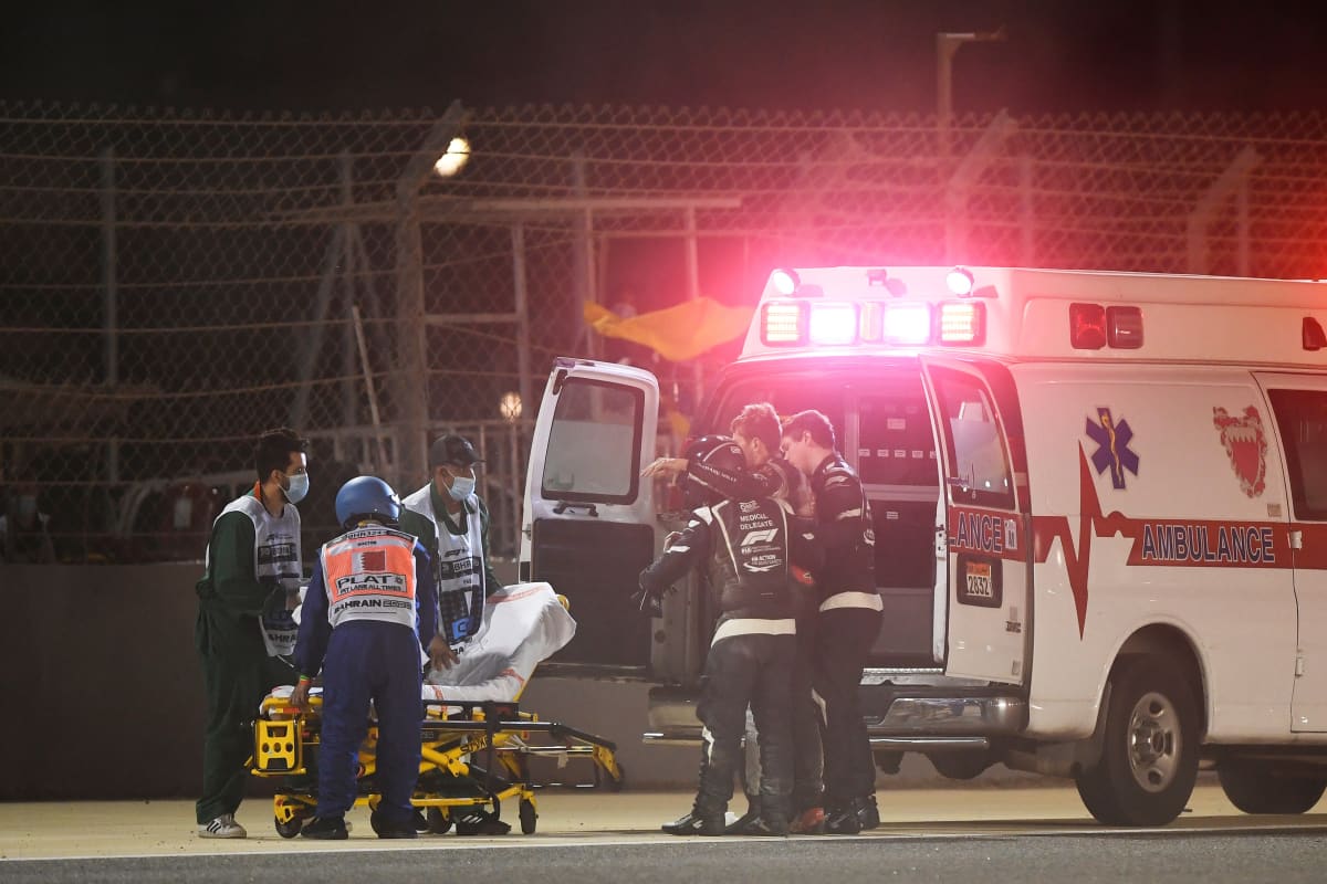 Romain Grosjean vietiin onnettomuutensa jälkeen ambulanssilla sairaalaan. 