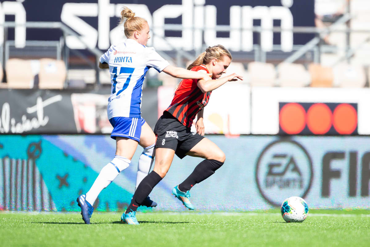 Kansallisen Liigan Helsingin Derby Korkkaa Uudistetun Olympiastadionin Jo Ennen Virallisia Avajaisia Ajatus Siella Pelaamisesta Tuo Kylmat Vareet Yle Urheilu Yle Fi