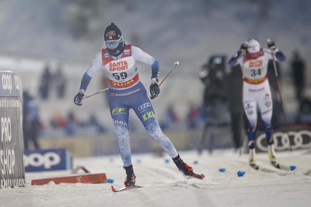 Vilma Nissinen hiihtää Rukan maailmancupissa 2021.