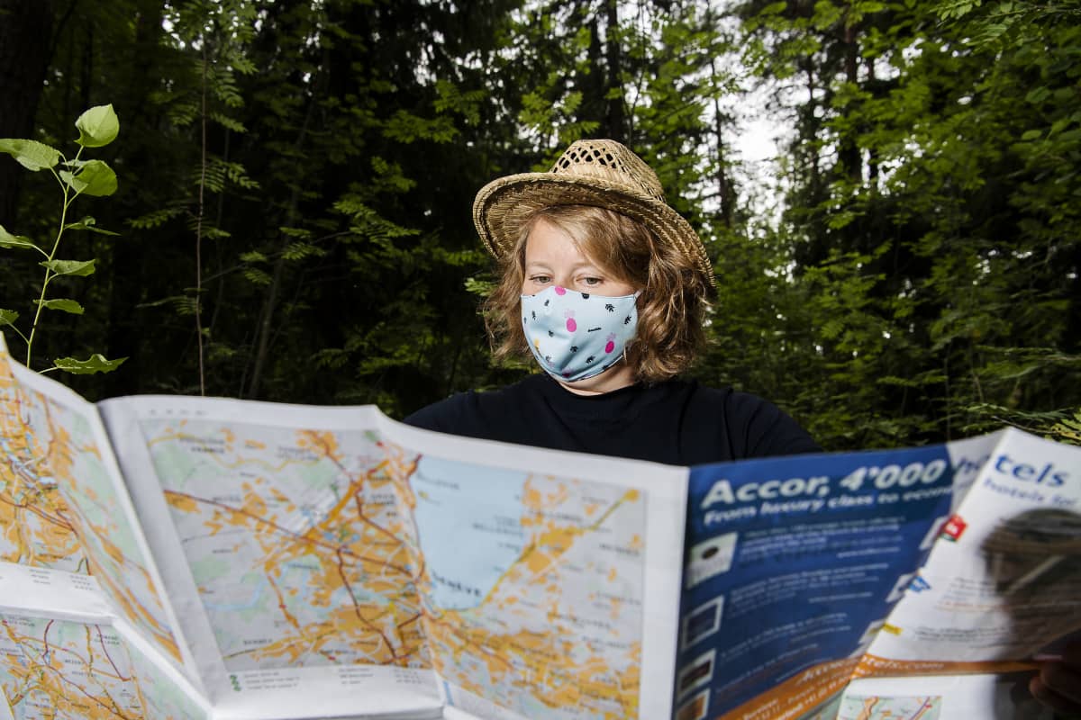 Kuvassa on Hanna Temmes, joka kuvattiin metsässä Pirkkolassa elokuussa 2020.