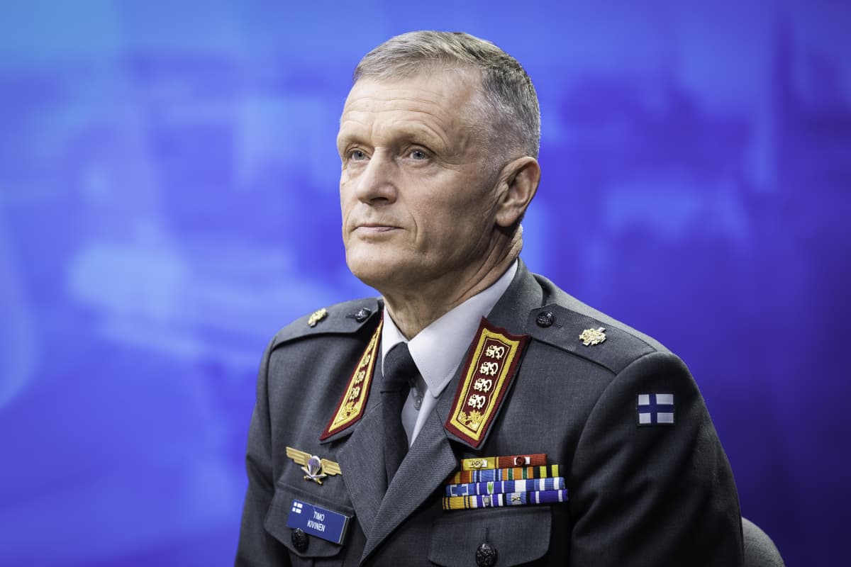 Puolustusvoimain komentaja Timo Kivinen Ylen haastattelussa: Koronatilanne  ei tietenkään laske itsenäisyyspäivän merkitystä