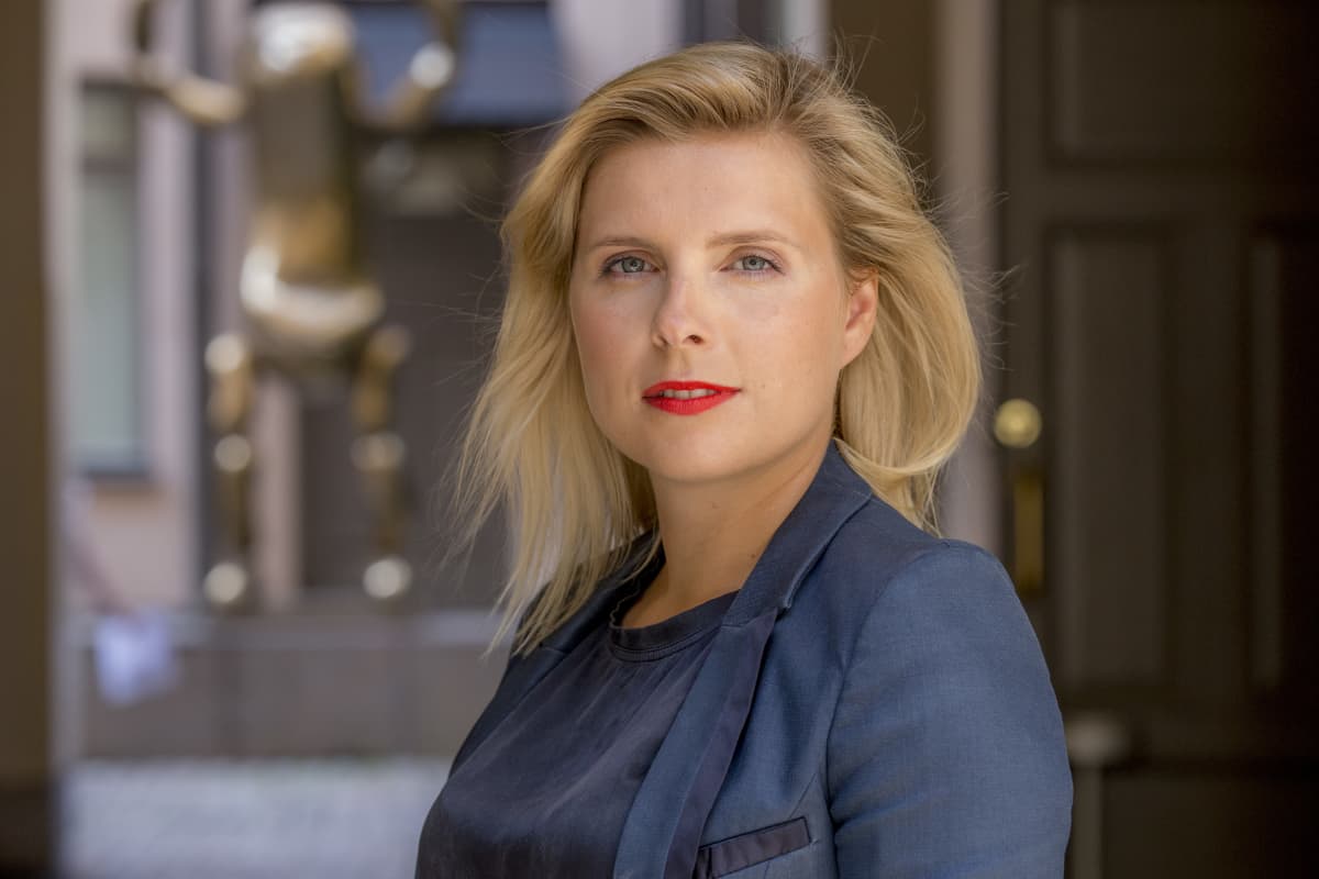 Anaali tekee vaimo itkemään