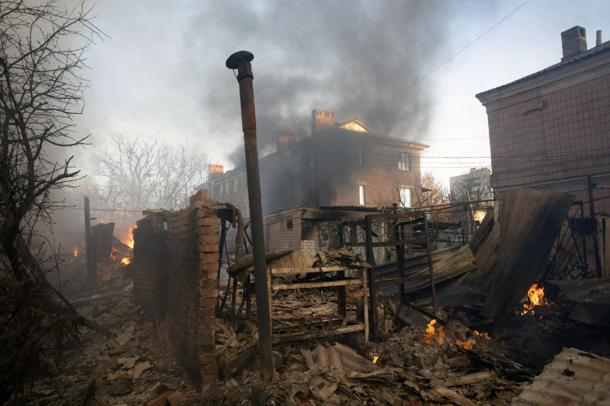 Palavan talon rauniot Bakhmutissa Ukrainassa.
