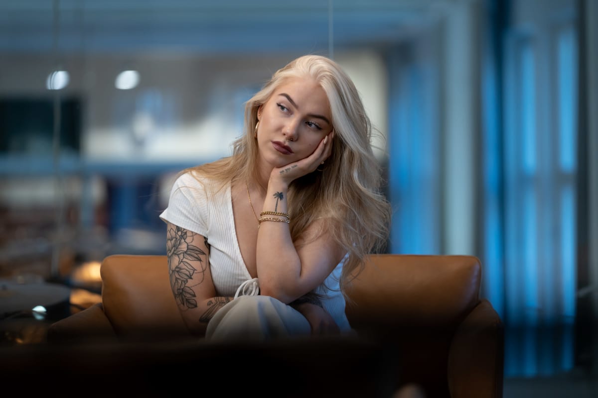 Suomalainen laulaja ja lauluntekijä Evelina, Universal Music, Helsinki, 28.9.2020.