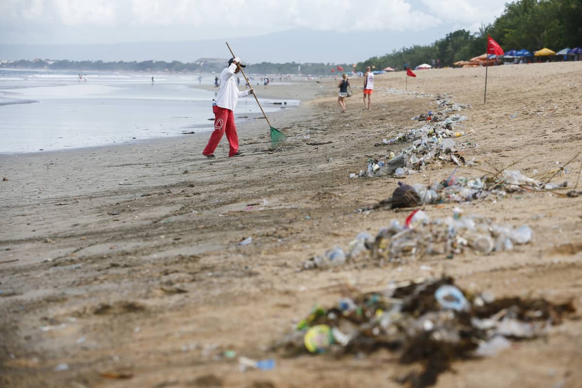 Maailman meret ja rannat täyttyvät muovista.