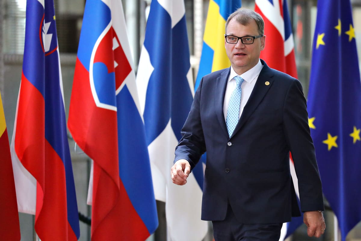 Juha Sipilä ja lippuja
