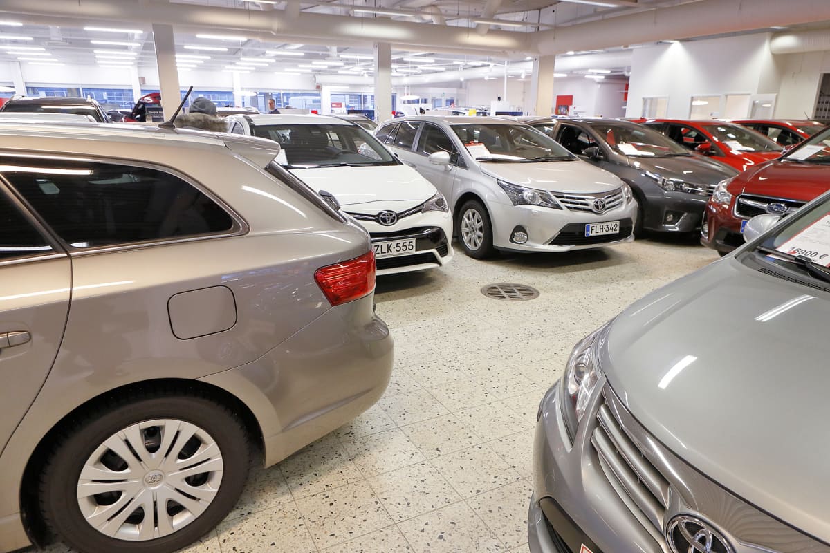 Autoliikkeet väittävät nyt kilvan mullistavansa autokaupan – ”Ihmiset on  opetettu siihen, että autosta saa alennusta”