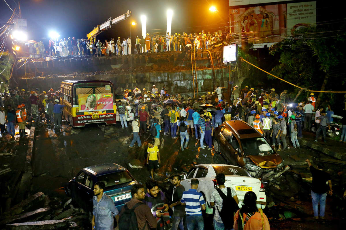 Sortuneen sillan pelastusoperaatio 4. syyskuuta Kolkatassa, Intiassa.
