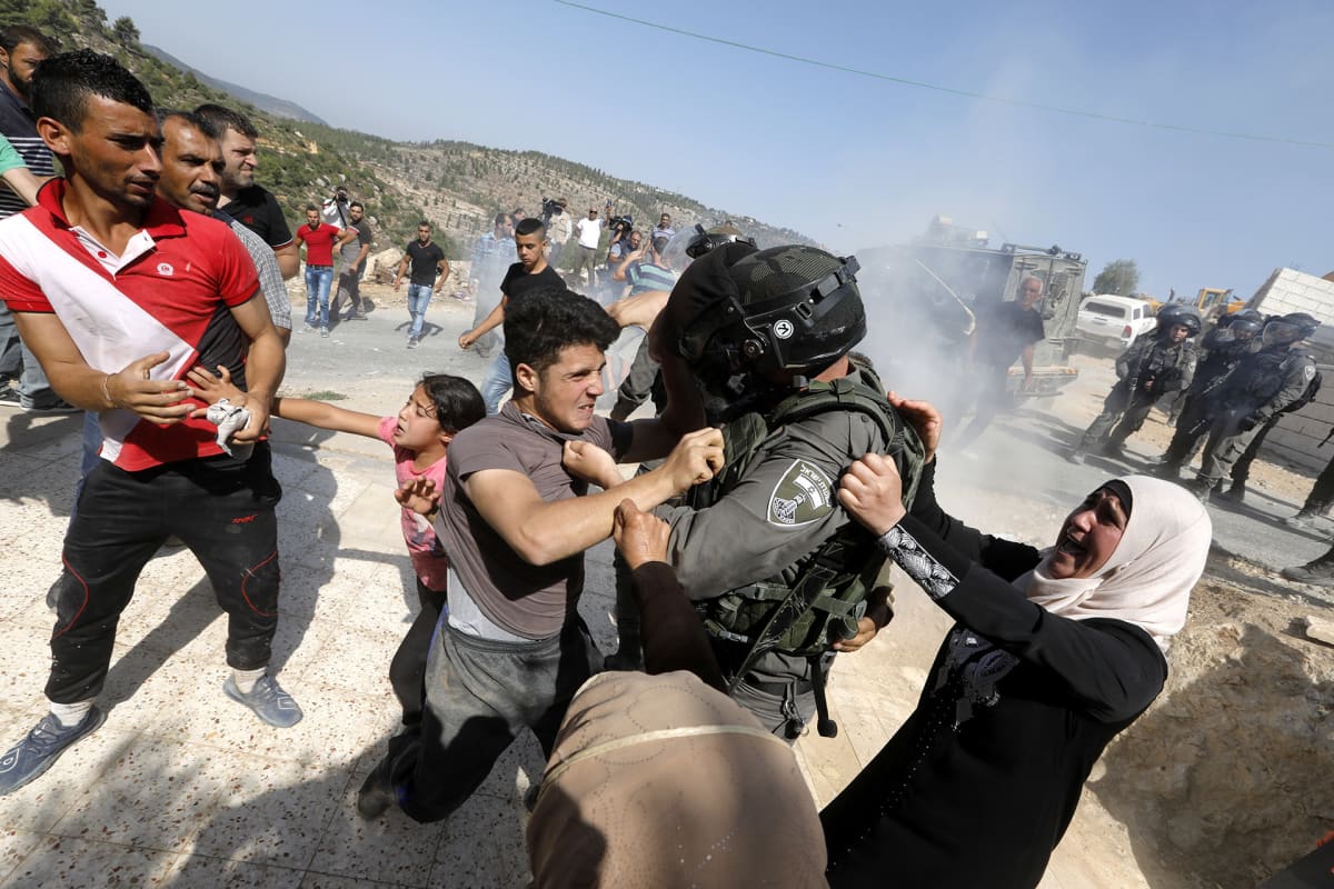 Israelilaiset rajapoliisit ajautuivat yhteenottoon palestiinalaisten kanssa.