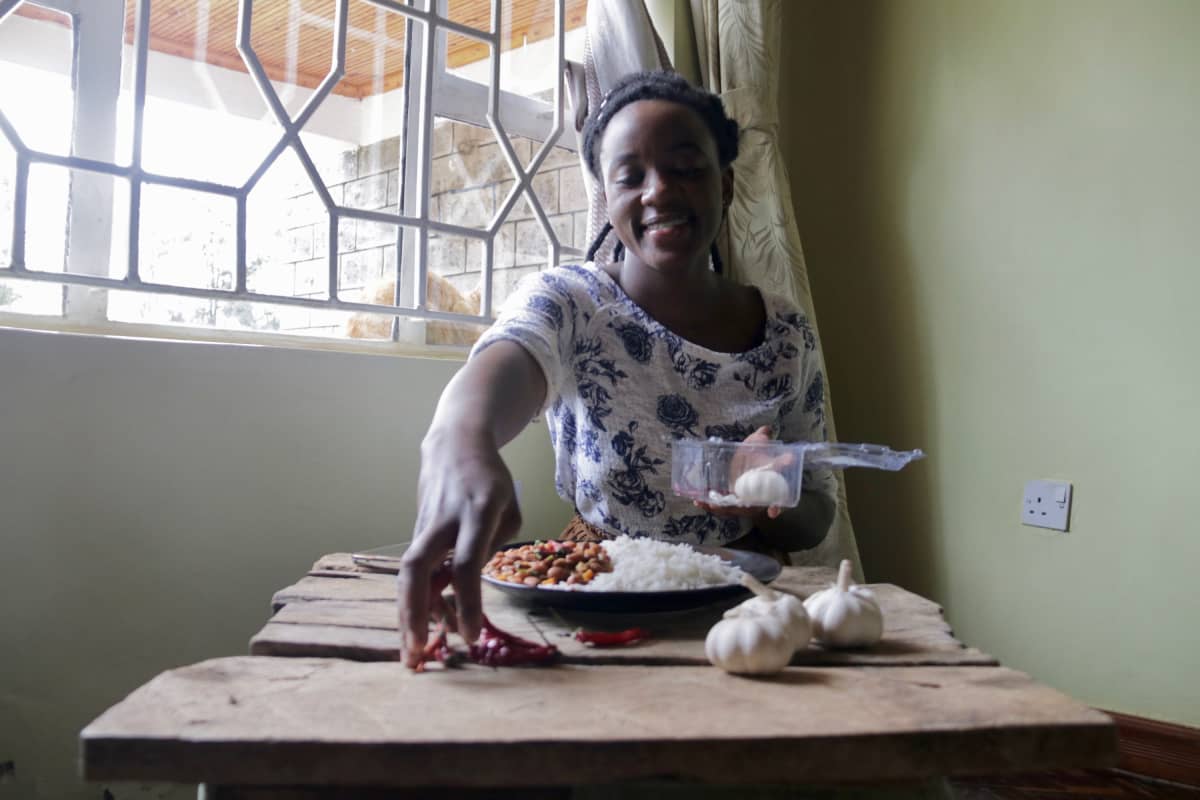 Kymmenettuhannet katsovat Instagramissa, kun Kaluhi Adagala keittää papuja  – Minidokumentti: Miksi kenialainen ruokabloggaaja vastustaa lohta ja  parsaa?