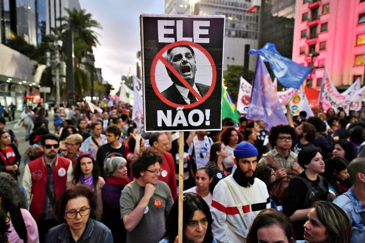 Jair Bolsonaron vastainen mielenosoitus Sao Paulossa 20. lokakuuta.