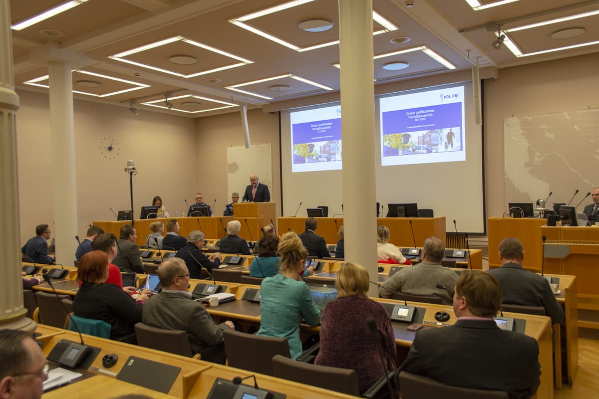 Turvallisuusseminaari Oulun kaupungintalolla tammikuussa 2019