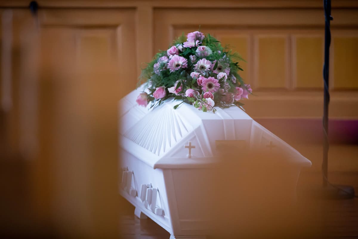 Helsingin Piispa Kehottaa Seurakuntia Striimaamaan Koronaviruksen Vuoksi Myos Hautajaiset Yle Uutiset Yle Fi