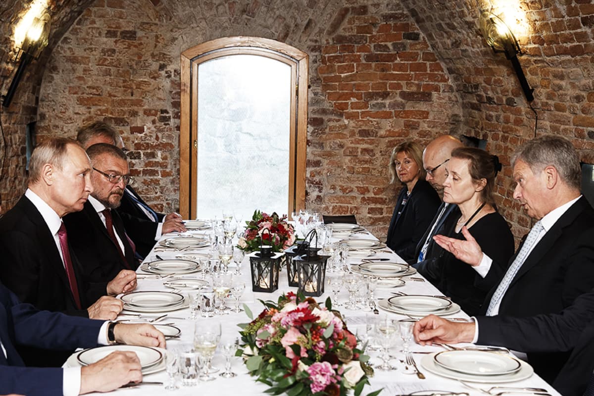 Presidentit illallisella Suomenlinnassa