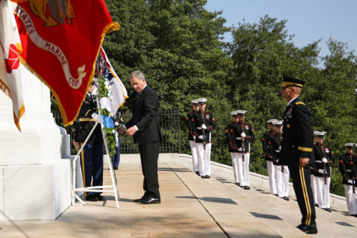 Tiistaina 1. lokakuuta presidentti Niinistö laski seppeleen Arlingtonin sotilashautausmaalle.