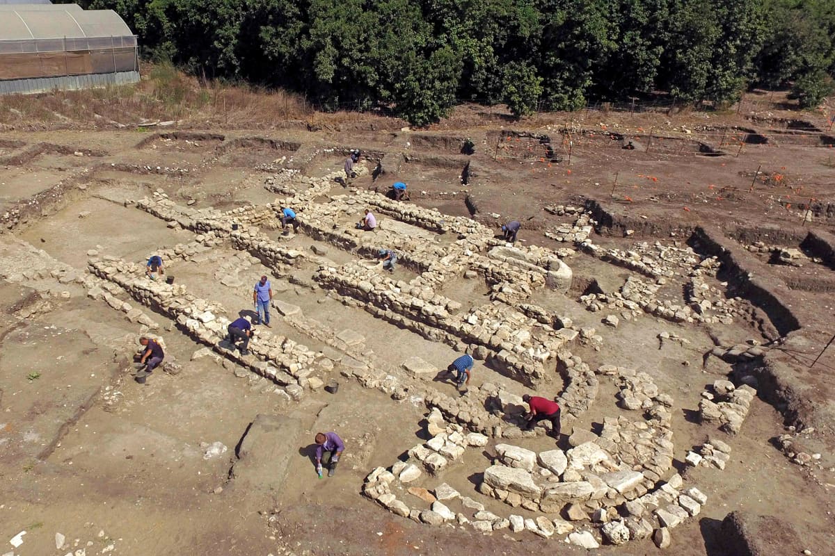 Arkeologit työskentelevät 5000 vuotta vanhan kaupungin raunioilla.