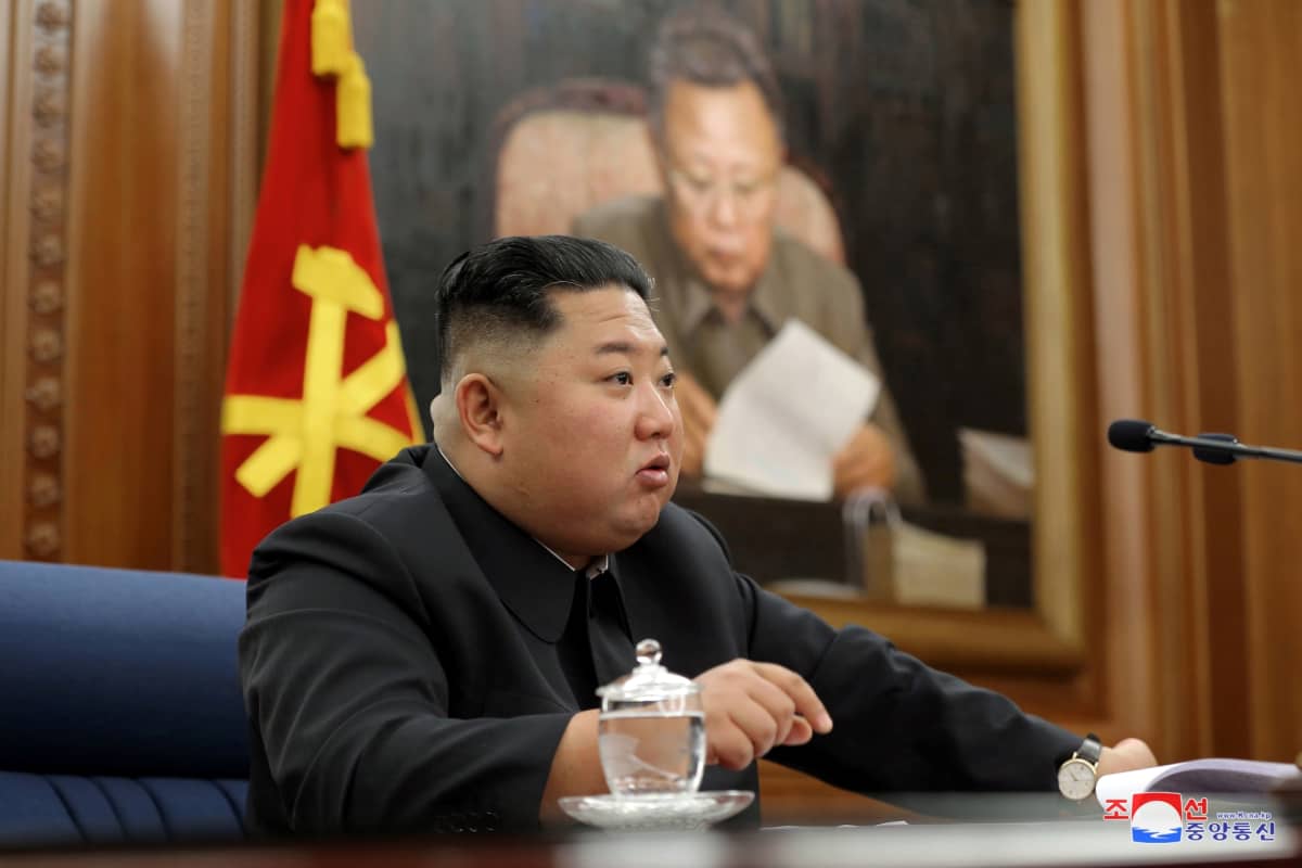 Kuvituskuva. Pohjois-Korean johtaja Kim Jong-un puhui maan sotilasjohdolle joulukuussa.