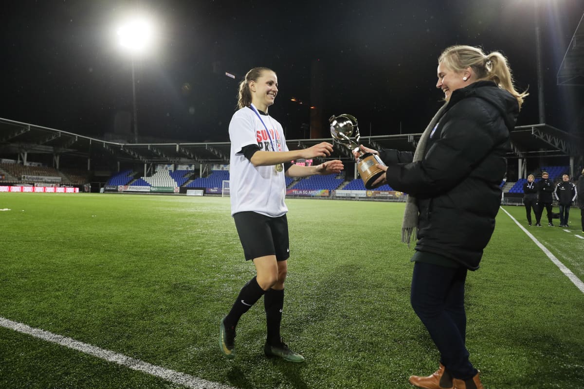 Suomen Kenttia Dominoinut Joukkue Romahti Talousvaikeuksien Takia Kapteeni Seisoi Omiensa Takana Myos Vaikeina Hetkina Ja Nyt Han On Valmis Jalleen Voittamaan Yle Urheilu Yle Fi