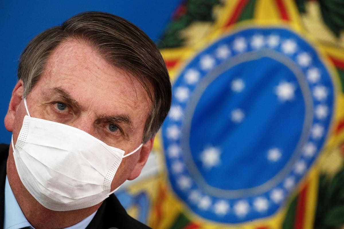 Presidentti Jair Bolsonaro lehditötilaisuudessa maaliskuussa 2020.