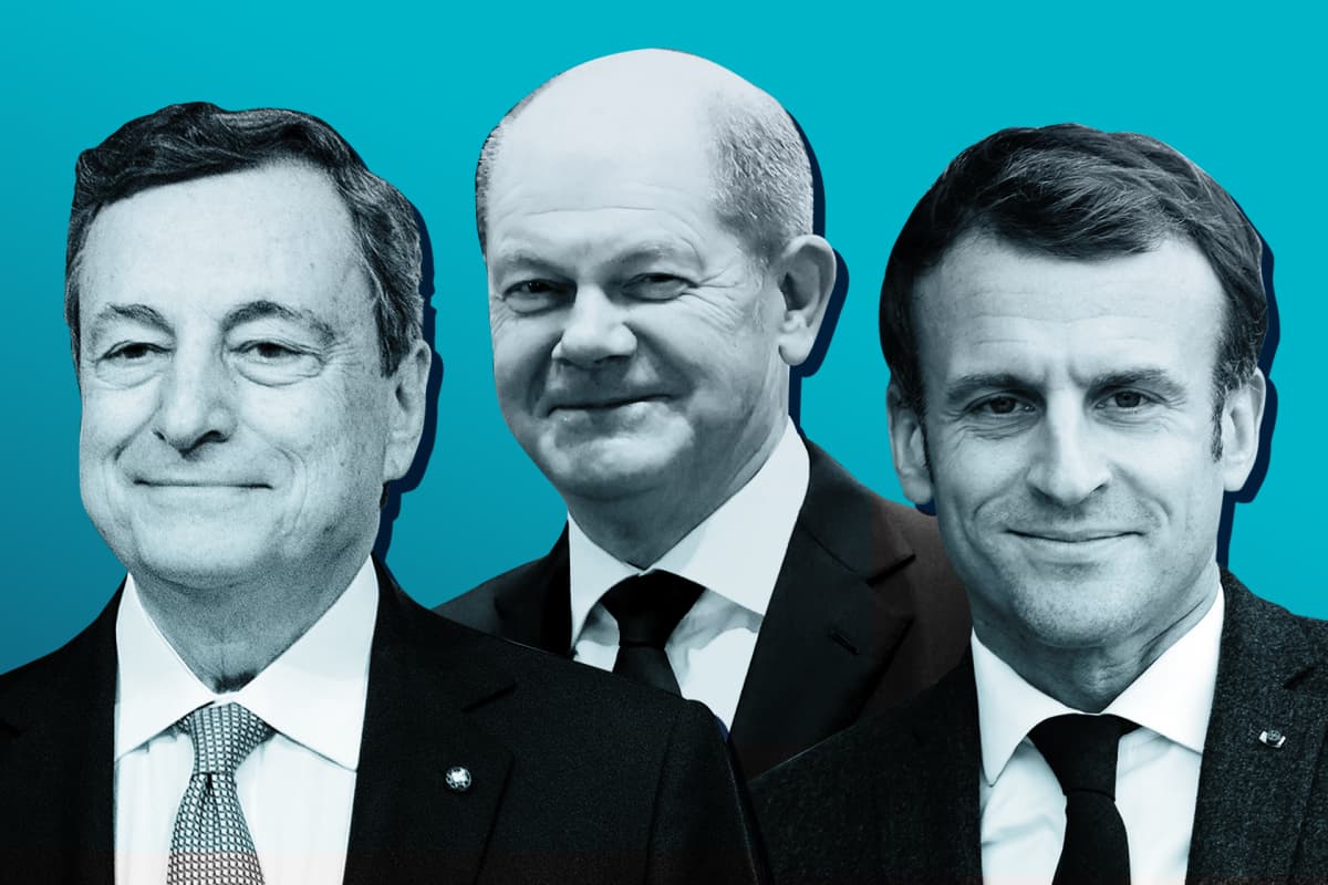 Italian pääministeri Mario Draghi, Saksan tuleva liittokansleri Olaf Scholz ja Ranskan presidentti Emmanuel Macron. 