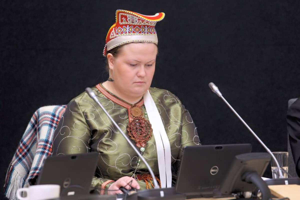Saamelaiskäräjien puheenjohtaja Tiina Sanila-Aikio täysistunnossa 25.6.2015.