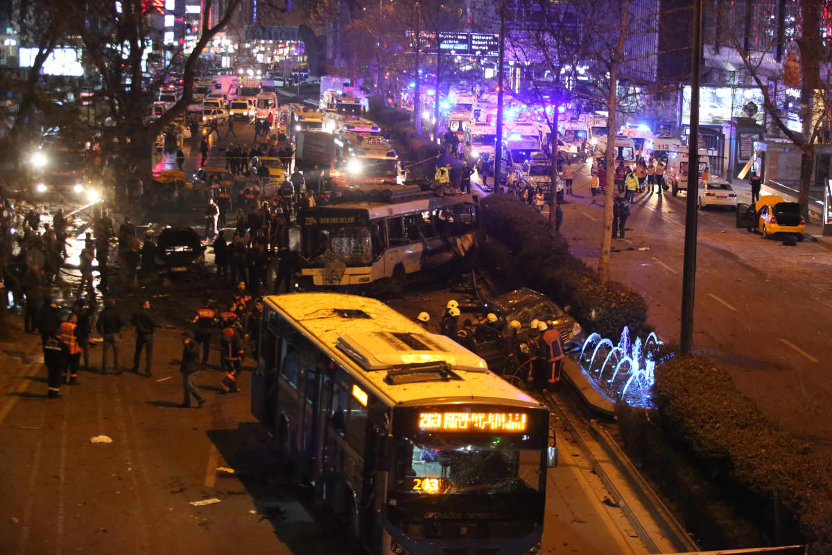 Ankaran autopommi-isku tapahtui bussipysäkillä, kaupungin pääkadulla Atatürk Bulvarilla. 