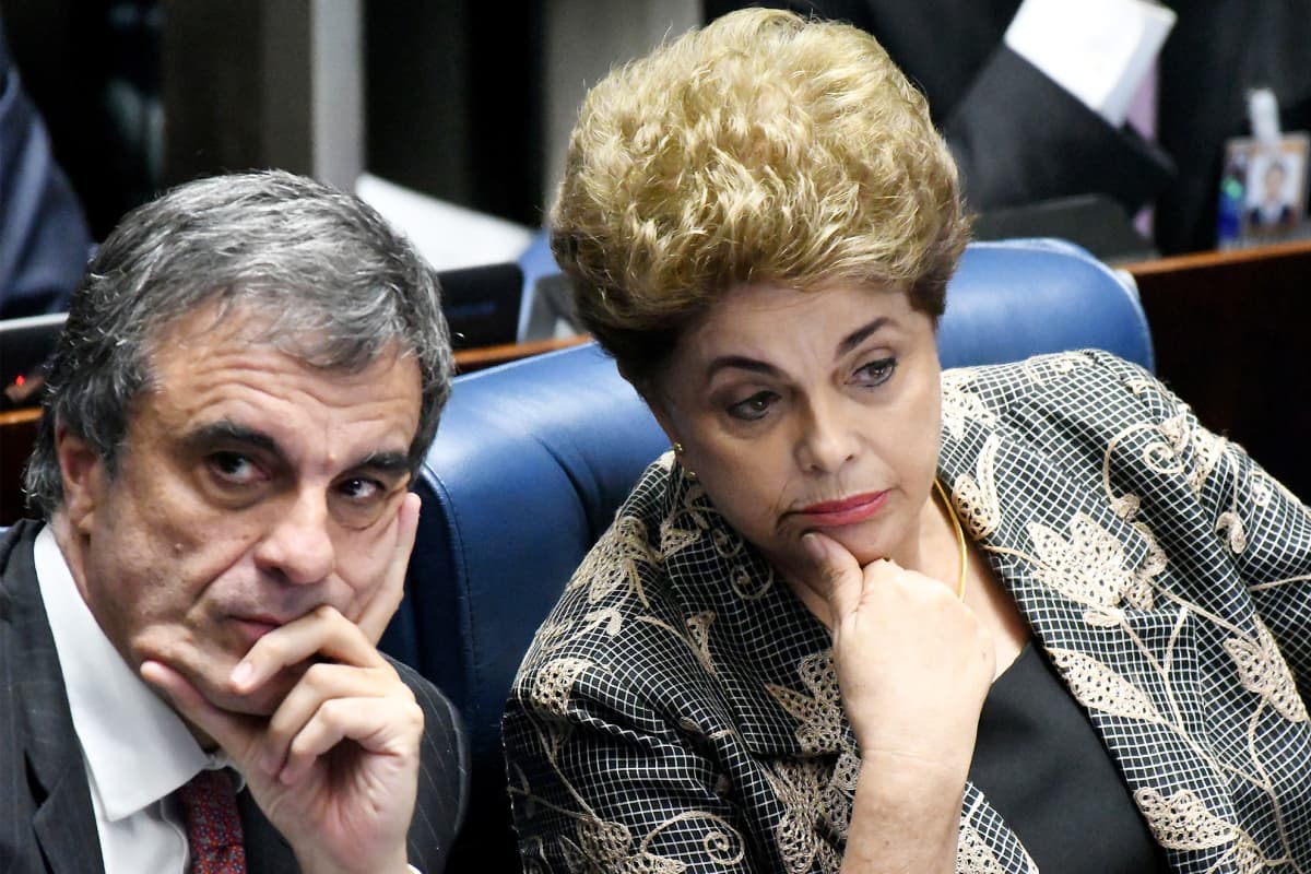 Rousseff ja hänen asianajajansa Jose Eduardo Cardozo senaatin kuulustelussa maanantaina 29. elokuuta.