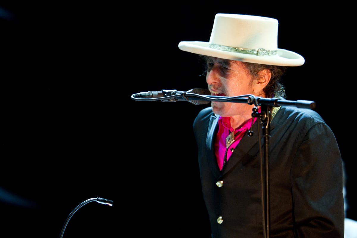 Bob Dylan kuvattuna esiintyessään Vietnamissa RMIT-yliopistossa Ho Chi Minhissä 10. huhtikuuta 2011. 
