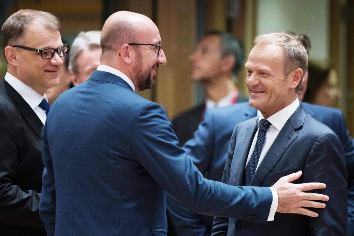Pääministeri Juha Sipilä, Belgian pääministeri Charles Michel ja Eurooppa-neuvoston puheenjohtaja Donald Tusk ennen EU-huippukokouksen alkua.