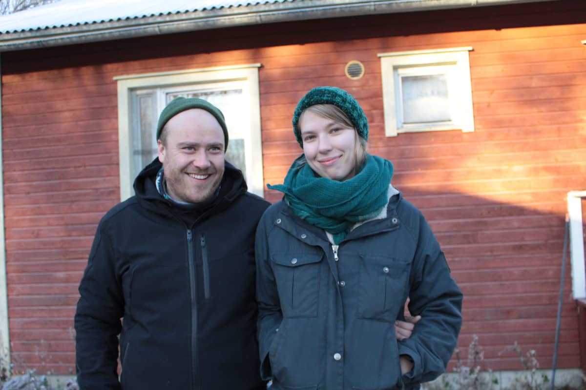 Tarmo Lehtosalo ja Tuija Sorjanen hakevat asuntoa Ivalosta.