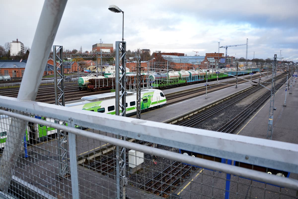 Junamatkailijan arki muuttuu Turussa, kun Helsingin radalle rakennetaan  kaksoisraide – lue, mihin kaikkeen kahden vuoden suururakka vaikuttaa