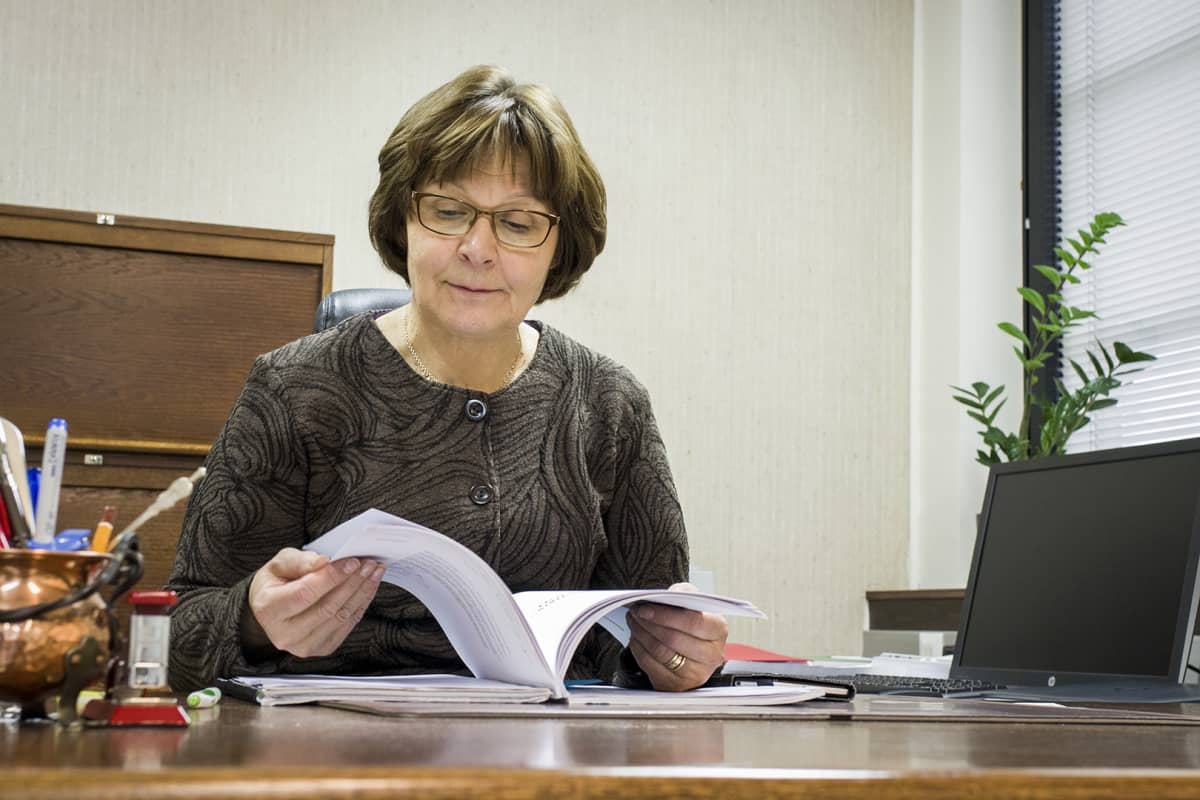 Reisjärven kunnanjohtaja Raija Potila odottaa hyvillä mielin mahdollisia uusia työpaikkoja Reisjärvelle.