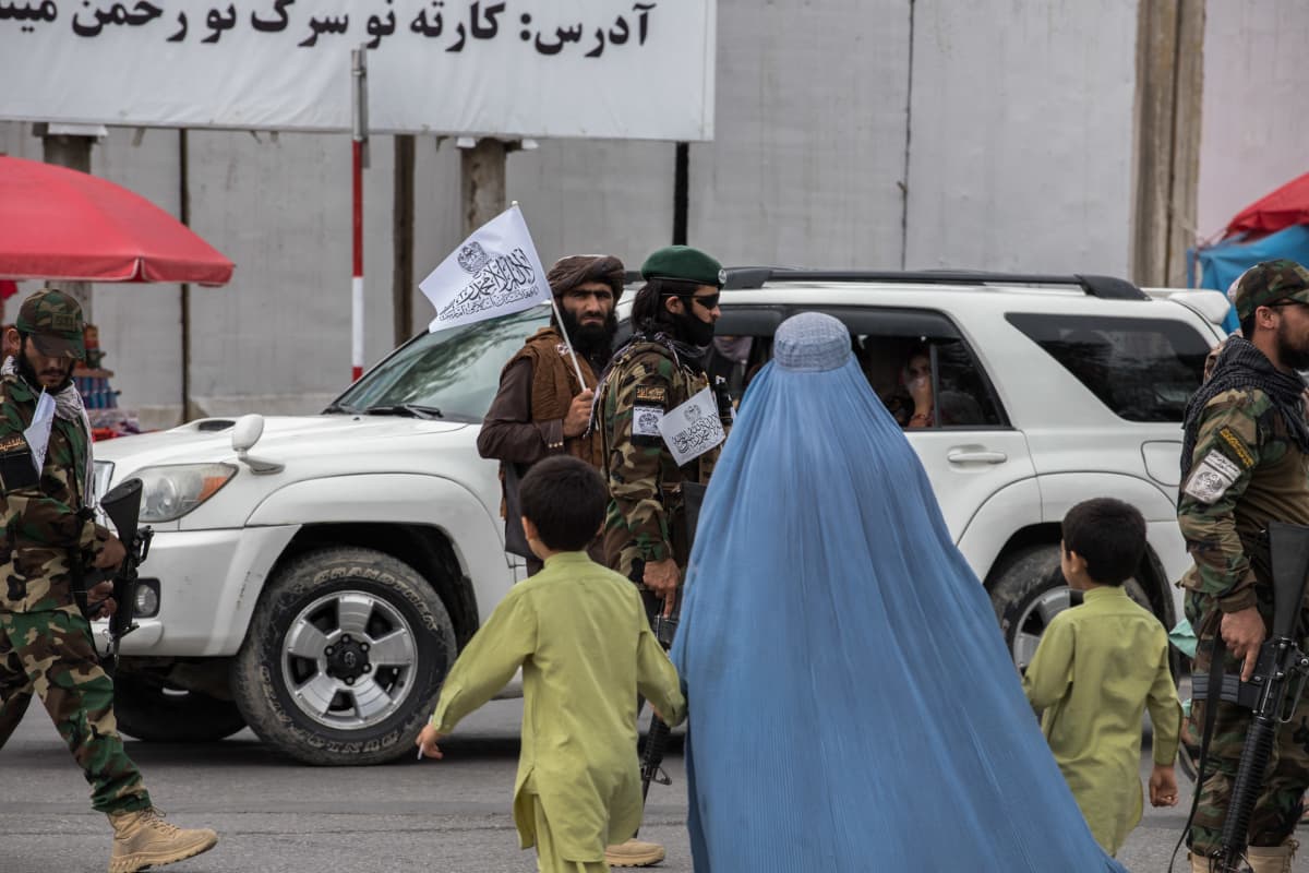 Taliban petti kaikki lupauksensa ja murskasi naisten elämän vuodessa – ” Naisten elintila on kavennettu minimiin”, sanoo asiantuntija
