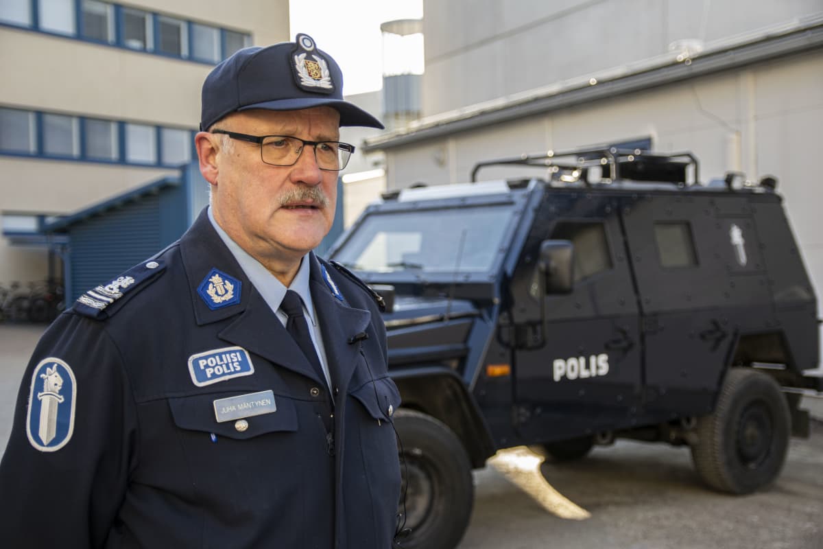 Panssaroitu poliisiauto tuli tarpeeseen Jyväskylässä – vakavan väkivallan  uhka on lisääntynyt, kertoo poliisi