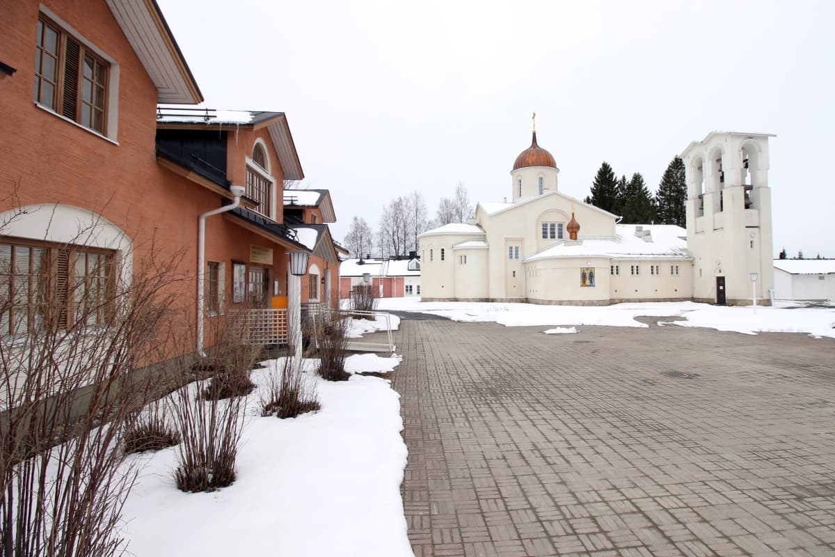 Valamo sulki ovensa ensimmäistä kertaa 50 vuoteen – matkailusta elävässä luostarissa  pääsiäistä juhlitaan tänä vuonna vain veljestön kesken
