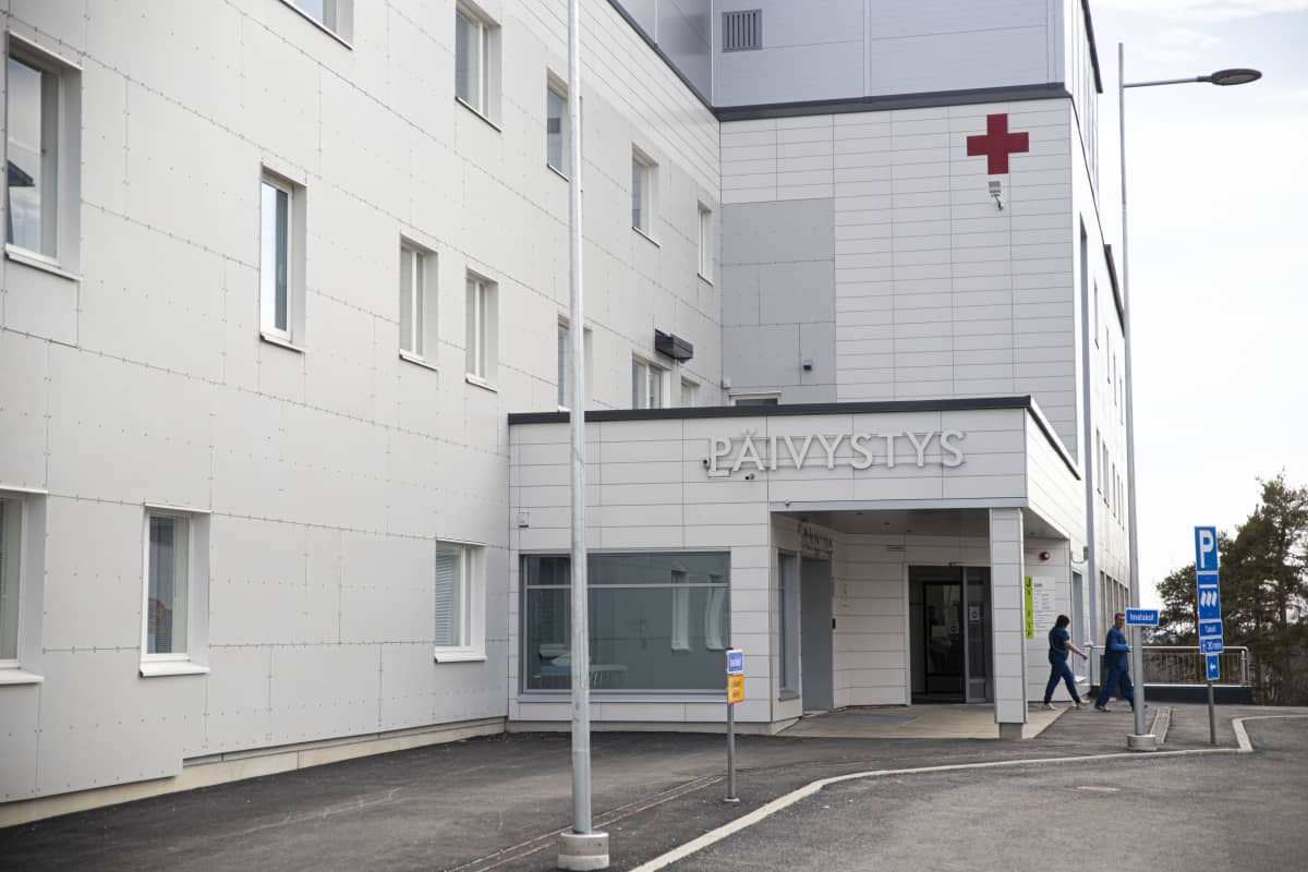 Pohjois-Karjalan keskussairaalan uudessa laajennusosassa on ilmennyt  kosteusongelmia – vettä tiputtaa heräämöön, mutta syytä ei tiedetä