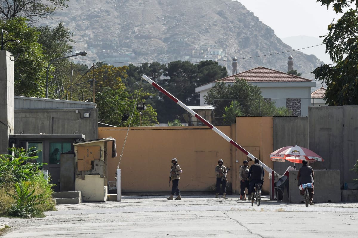 Suomen Kabulin-suurlähetystön evakuoimatta jääneet vartijat sanovat  olevansa hengenvaarassa – 