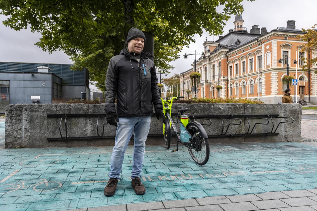 Kuopio oli edelläkävijä sähköisissä kaupunkipyörissä, mutta nyt niiden  menestystarina uhkaa tyssätä – syynä liian innokkaat pyöräilijät