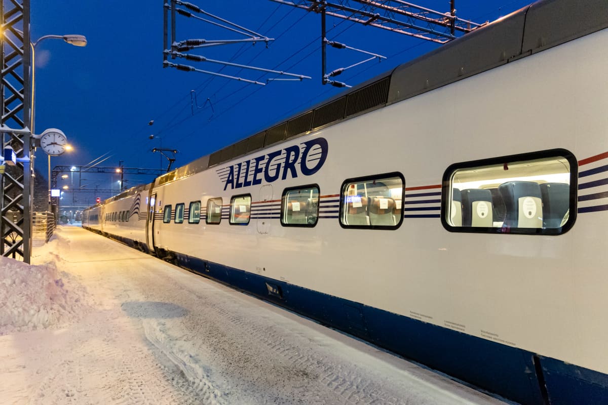 Satoja venäläisiä junanvaunuja pysäytetty Suomeen – VR ei kerro tarkemmin  vaunujen sijaintia | Yle Uutiset