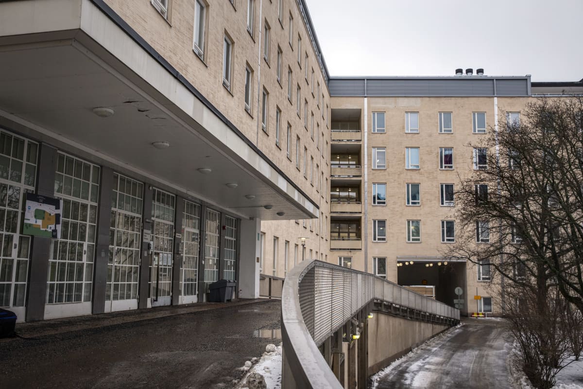 Vauva kuoli Naistenklinikalla – lääkäri ja kätilö tuomittiin sakkoihin |  Yle Uutiset