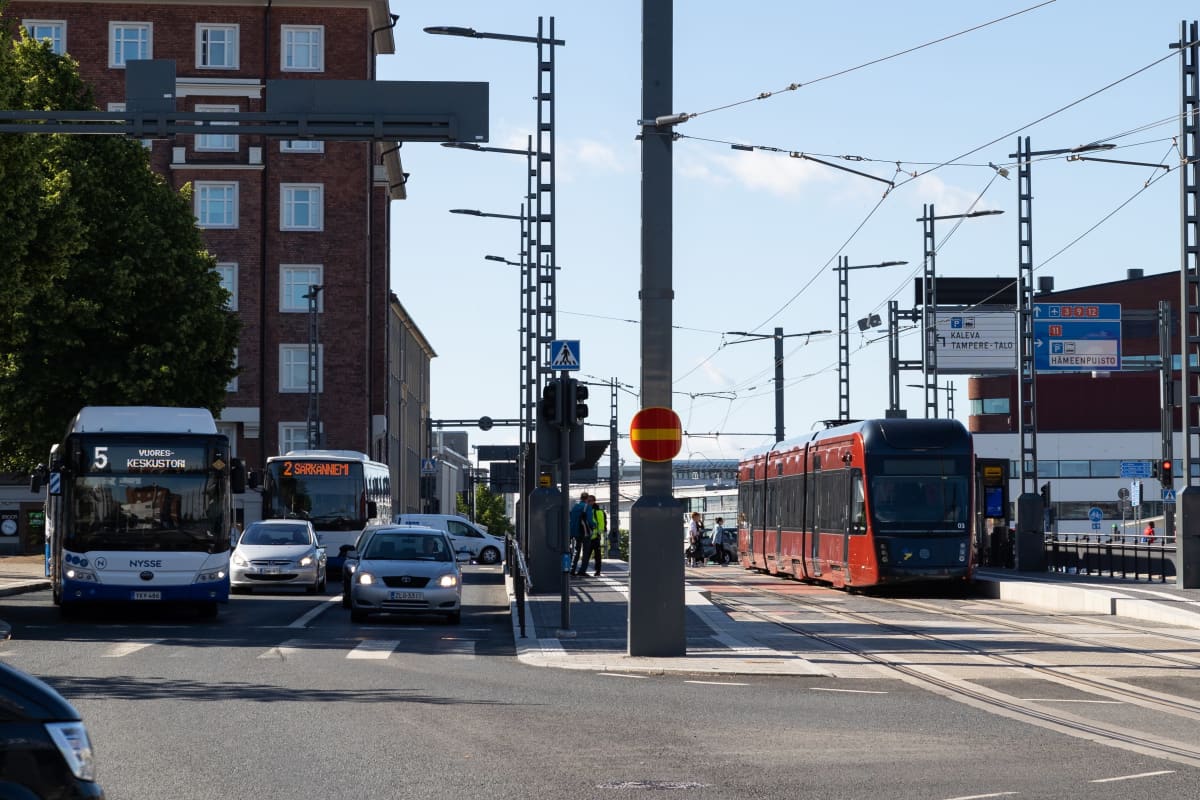 Näin esimerkiksi Tampere varautuu sähkökatkoksiin: kokonaisia asuinalueita  pimenee jopa varoittamatta, kylmä suihku, liikennevalot pois