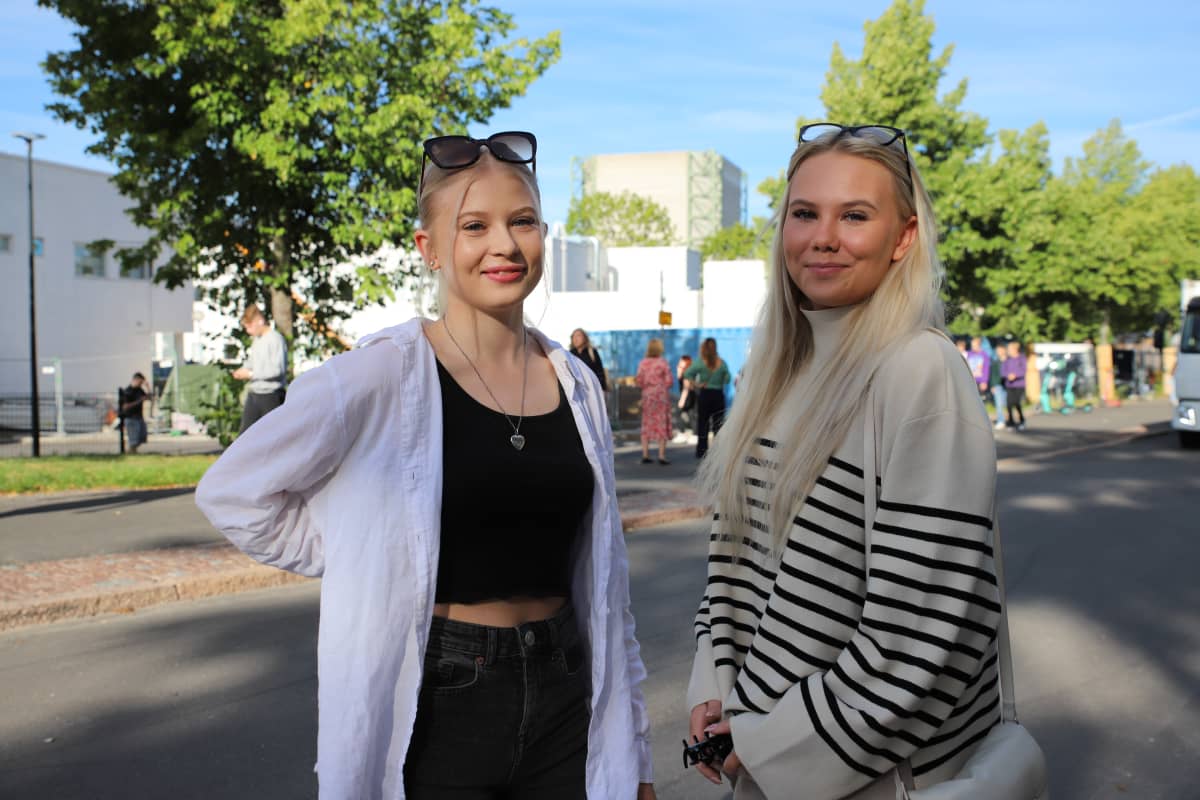 Suomen suurimpiin kuuluva lukio aloitti Lahdessa – väenpaljous ja  parkkipaikkojen puute arveluttavat oppilaita