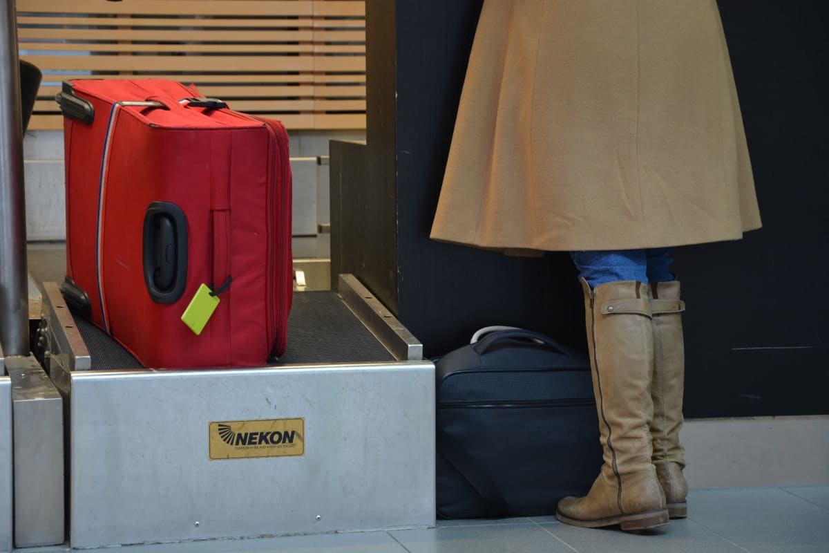 Resväskor på Vasa flygplats.