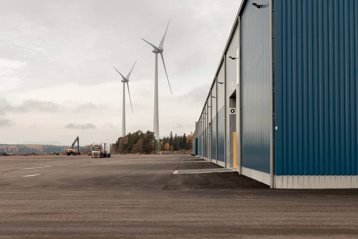 UPM:n HaminaKotkan sataman D-terminaali.